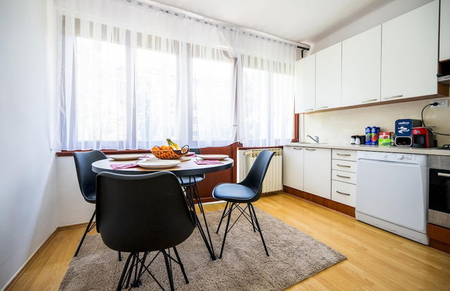 Cozy One-bedroom Apartment Near City Center - Foto 1