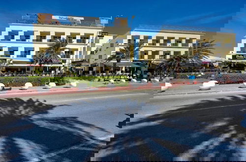 Photo 3 - NEW The Cove 210 in Palm Beach