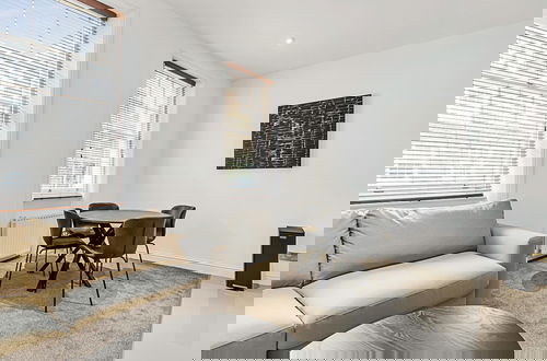 Photo 14 - A One-bedroom Apartment Situated In Central London