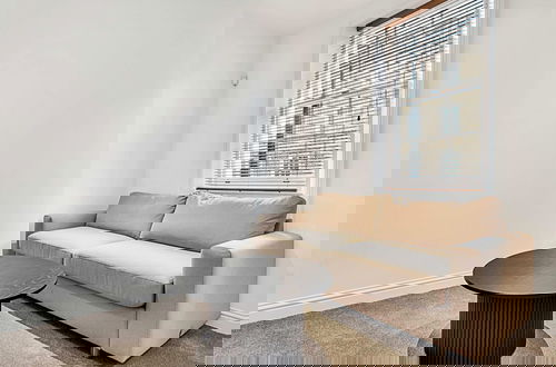 Photo 13 - A One-bedroom Apartment Situated In Central London