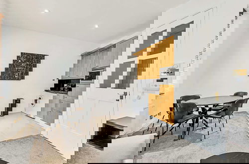 Photo 6 - A One-bedroom Apartment Situated In Central London