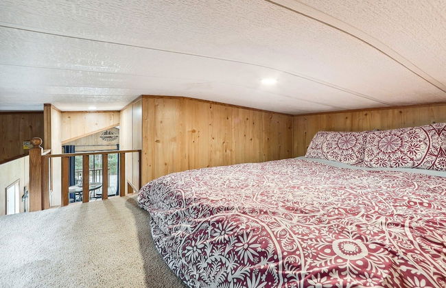 Cabin 10~ Cozy Toronto Lake Cabin ~ Walk To The Water 1 Bedroom Cabin by RedAwning - Foto 3