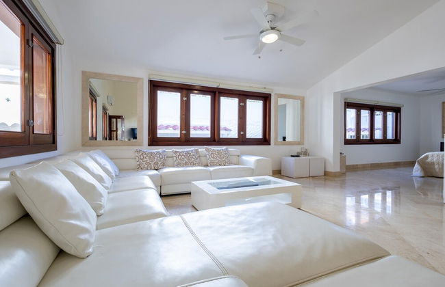 Beachfront 7BR Villa With Pool Maid Los Corales - Foto 18