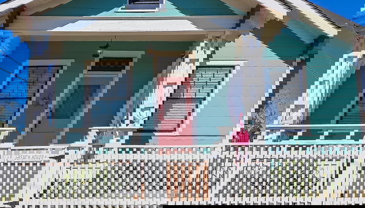 Photo 1 - Vibrant Bungalow 2 Minutes to the Beach