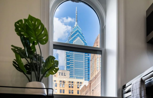 Sosuite Penthouse 1BR Apt w Arch Windows W D - Foto 1