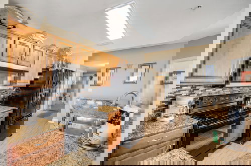 Foto 10 - Spectacular End Unit With Amazing Views and Amenities
