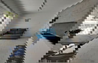 Foto 1 - Modern Flat With Swimming Pool by the Beach