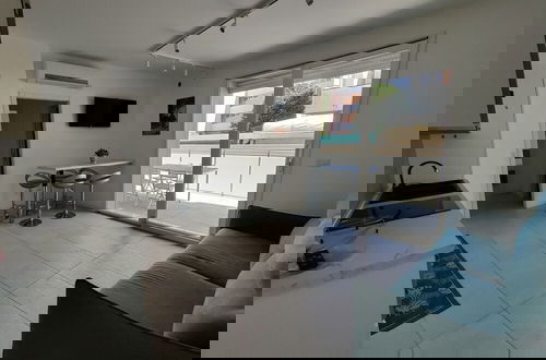 Foto 5 - Modern Flat With Swimming Pool by the Beach