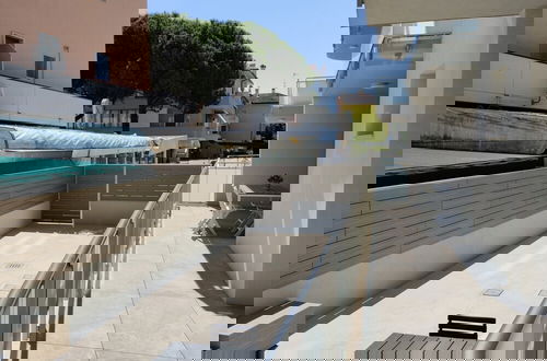 Foto 12 - Modern Flat With Swimming Pool by the Beach