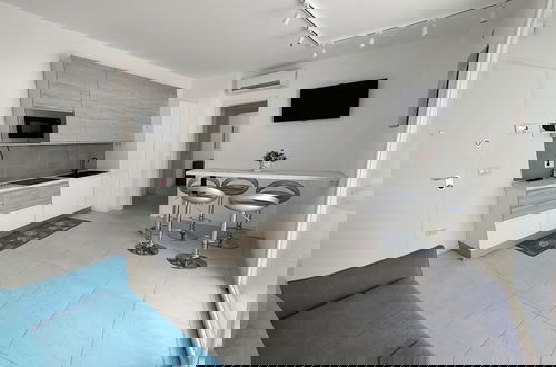 Foto 28 - Modern Flat With Swimming Pool by the Beach
