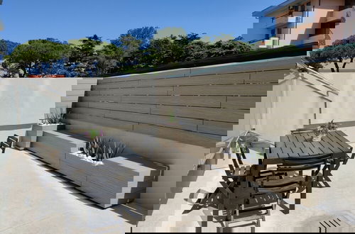 Foto 15 - Modern Flat With Swimming Pool by the Beach