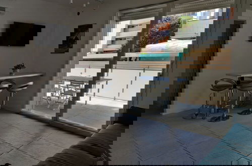 Foto 27 - Modern Flat With Swimming Pool by the Beach