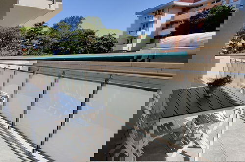 Foto 19 - Modern Flat With Swimming Pool by the Beach