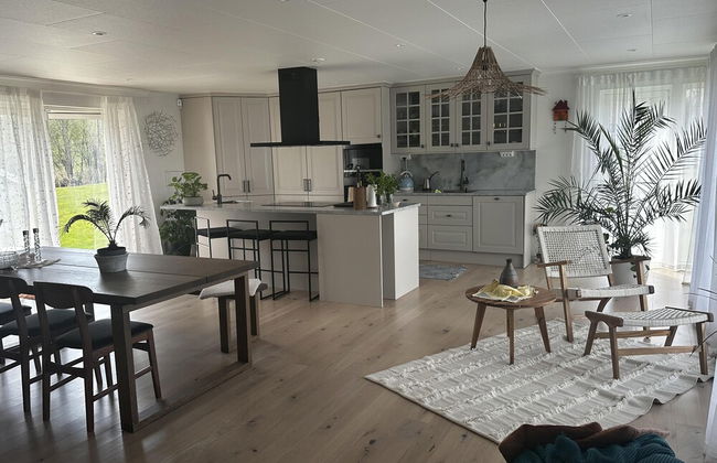 Captivating 3-bed Villa in Halanda With Lake View - Foto 15