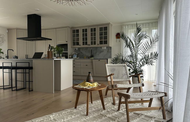 Captivating 3-bed Villa in Halanda With Lake View - Foto 18