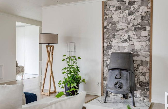Captivating 3-bed Villa in Halanda With Lake View - Foto 17