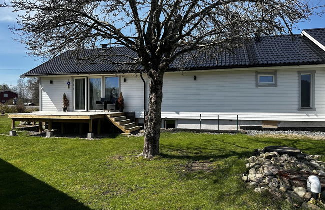 Captivating 3-bed Villa in Halanda With Lake View - Foto 22