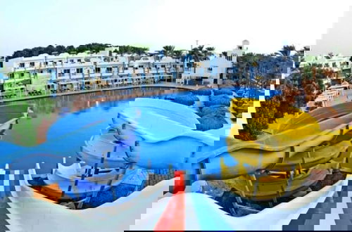 Photo 56 - Hostgool Beach Chalets Mirage Bay Resort & aqua park