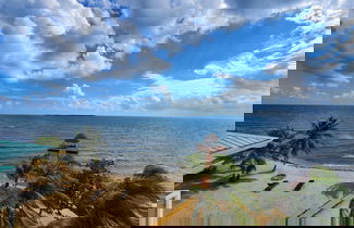 Foto 3 - Lucky Duck Villa - Huge Beachfront Pool and Pier