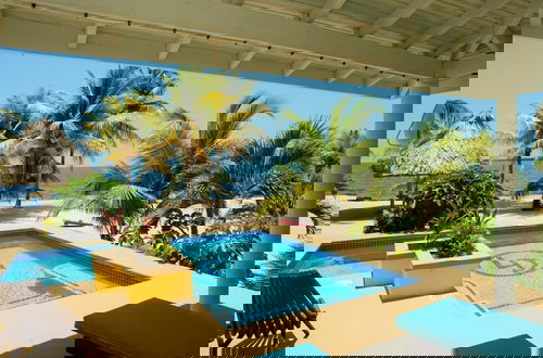 Foto 52 - Lucky Duck Villa - Huge Beachfront Pool and Pier
