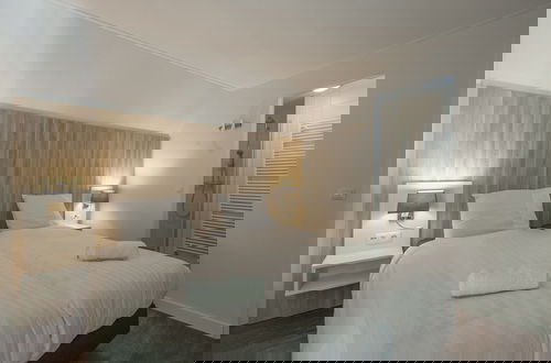Foto 3 - Luxurious Stately Villa With 3 Bathrooms, 1km From the Beach
