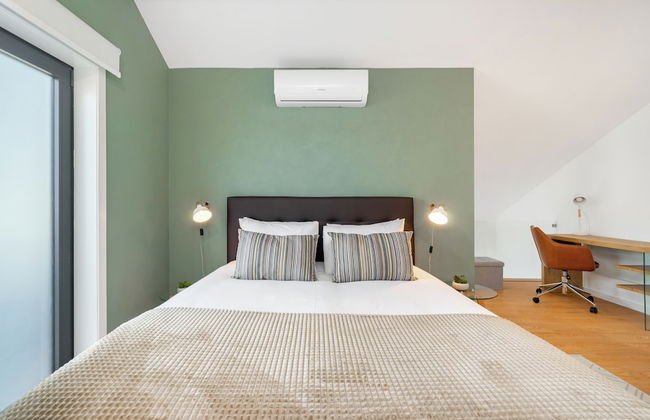 C312 Riverside View Premium Apartment w/ AC & Terrac - Foto 4