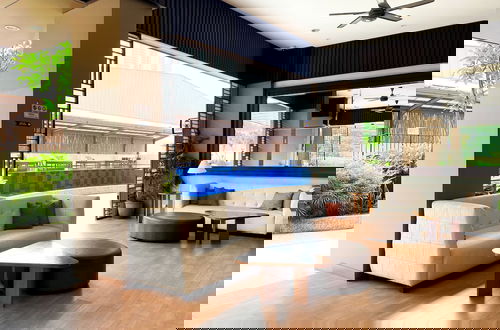 Foto 23 - Modern Look and Restful Studio at Azalea Suites Apartment