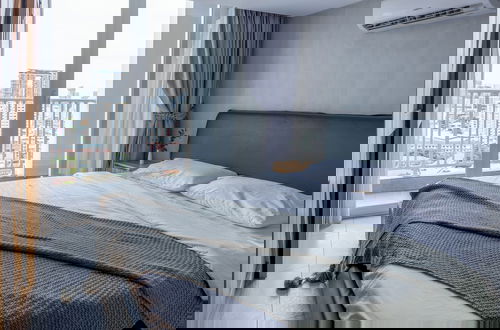 Foto 6 - Golden One Modern Escape by Soben Homes