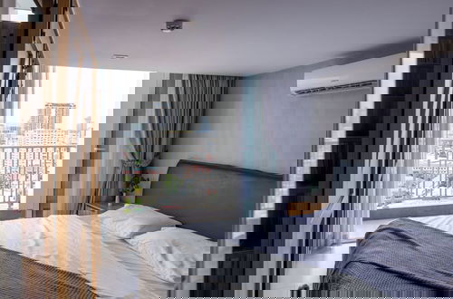 Foto 5 - Golden One Modern Escape by Soben Homes