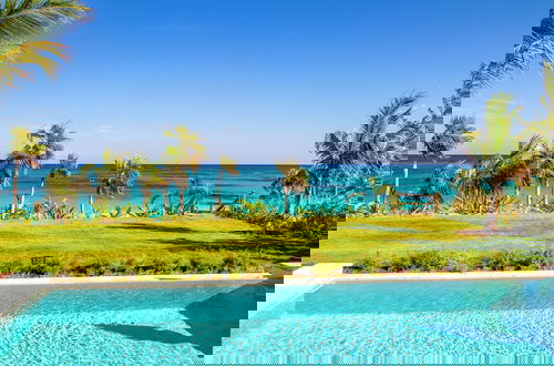 Foto 22 - Wild Orchid Hideaway: Lux Beachfront Sanctuary