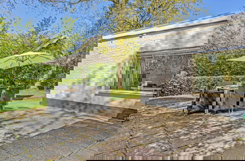 Foto 16 - Pleasant Holiday Home With Garden