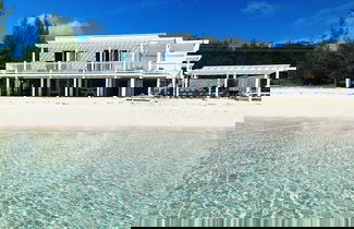 Foto 1 - Secluded Luxury: New Beachfront Home With Pool