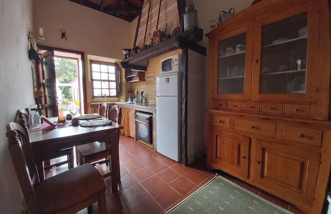 Villa-sleeps4-parking-garden-pool-nearairport - Foto 6
