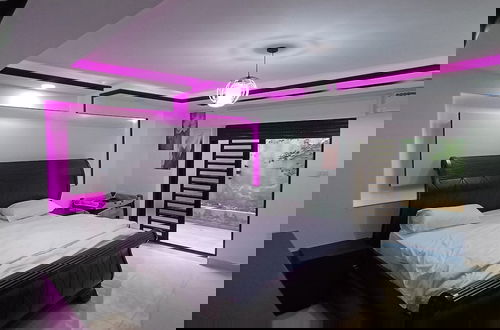 Photo 12 - Laperla Apartment