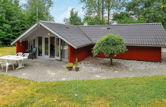 Foto 1 - Bright Holiday Home in Jutland near Lake