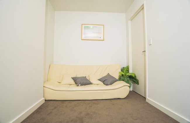 Cozy One Bed APT Closes To Airport In Arncliffe - Photo 9