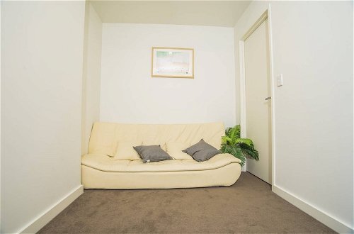 Photo 9 - Cozy One Bed APT Closes To Airport In Arncliffe