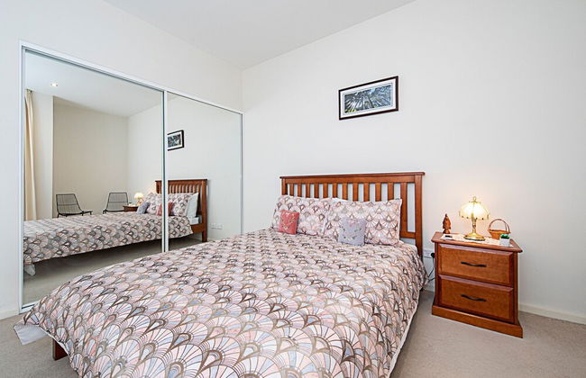 Spacious 1-Bedroom Apartment With Parking - Photo 2