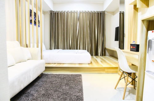 Photo 5 - Modern Style The Oasis Studio Apartment with Comfortable Sofa