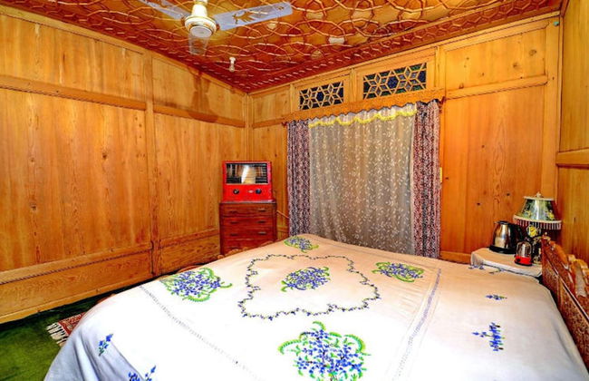 Golden Crest Houseboats - Photo 11