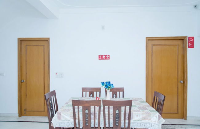 OYO 11064 Home Elegant 3BHK Villa Near Hiran Magri - Foto 13