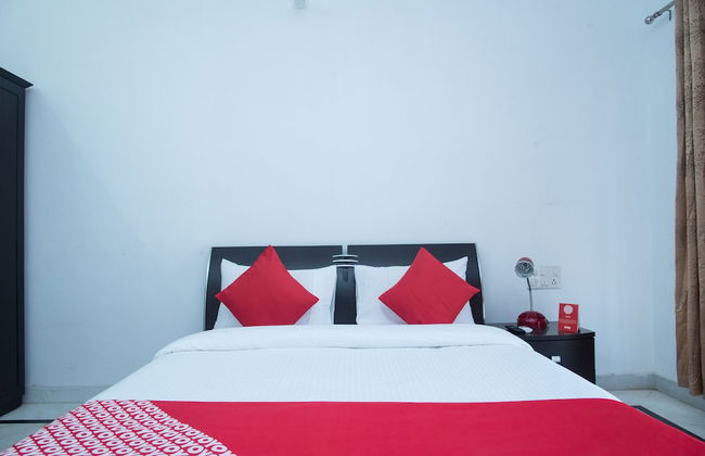 OYO 11064 Home Elegant 3BHK Villa Near Hiran Magri - Foto 10