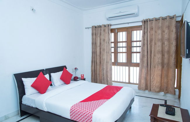 OYO 11064 Home Elegant 3BHK Villa Near Hiran Magri - Foto 9