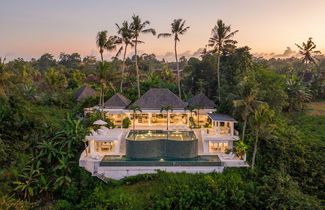 Foto 1 - Magical Jungle Villa, 4 BR, Ubud With Staff