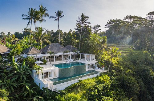 Foto 1 - Magical Jungle Villa, 4 BR, Ubud With Staff