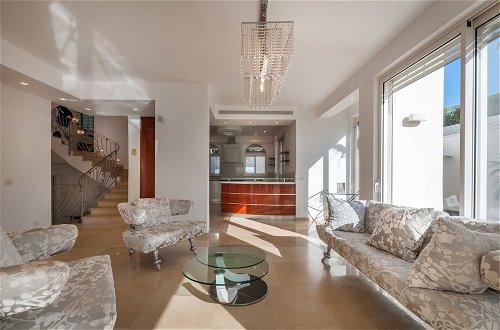 Foto 31 - Luxurious Villa with great location