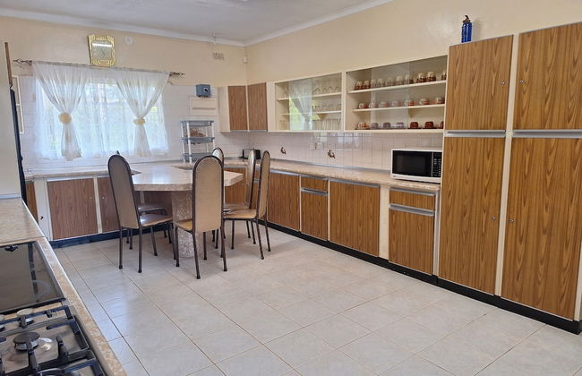 Charming 6-bed House With Swimming Pool in Harare - Foto 8