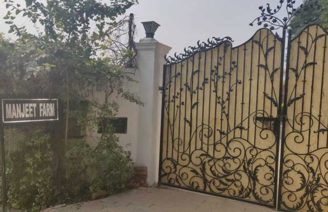 Remarkable 6-bedroom Farmhouse in South Delhi - Photo 12