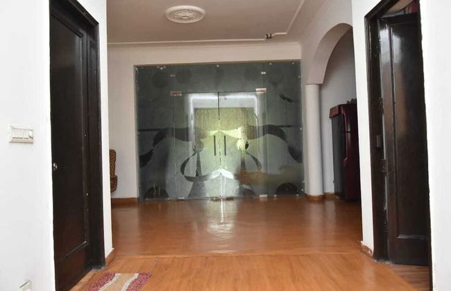 Remarkable 6-bedroom Farmhouse in South Delhi - Photo 7
