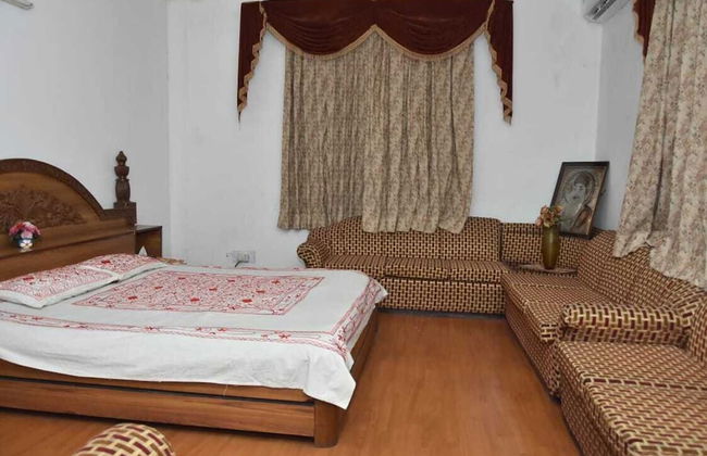 Remarkable 6-bedroom Farmhouse in South Delhi - Photo 2